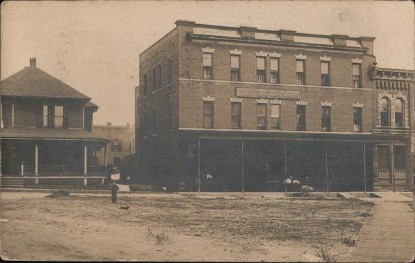 The Elliott Hotel Brookfield, MO Postcard