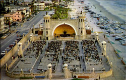 Bandshell and Beach at beautiful Daytona Beach, Fla. Postcard