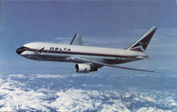 DELTA AIR LINES Boeing 767 Aircraft Postcard Postcard