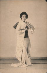 Japanese woman with typical dress and fan Postcard