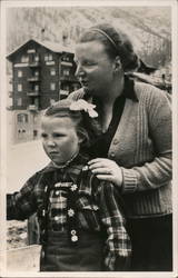 Prinses Juiana met Prinses Beatrix Postcard