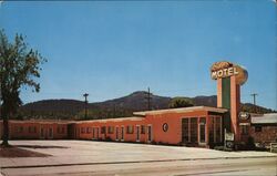 Highlander Motel, Williams, Arizona Postcard