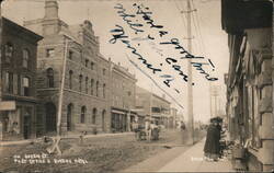 On Queen St. Post Office & Queens Hotel. Postcard