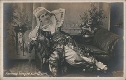 Femme Turque sur divan Postcard