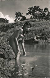 Rio Amazonas, Peru. Muchacha india bañandose Postcard