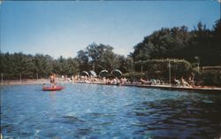 Multnomah Lodge and Swimming Pool, Wisconsin Dells Postcard