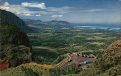 Nuuanu Pali Lookout, Oahu, Hawaii - Breathtaking View Postcard