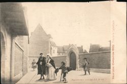 Old Liège (Exposition 1905): Costumed townspeople near cathedral Postcard