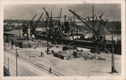 Nantes: Quai de la Fosse - Ship Unloading at the Dock Postcard