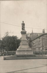 Statue of Queen Victoria Postcard