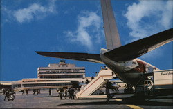 Lot of 500 Unused Postcards San Francisco International Airport, CA - Airplane at Gate Postcard