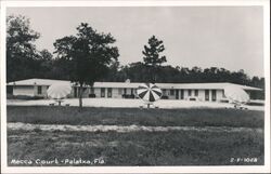 Mecca Court, Palatka, Florida Postcard