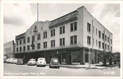 Hotel Dixie Taylor in Perry, Florida Postcard