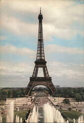 La Tour Eiffel vue du Palais de Chaillot Postcard