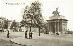 Wellington Arch London, England Postcard Postcard