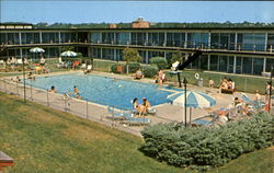 Holiday Inn, Sunnyside Blvd. Postcard