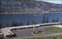 Meredith George Motel, U. S. Highway 30 Hood River, OR Postcard Postcard