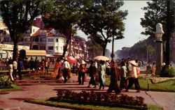 Crowd in downtown Saigon park-circle Vietnam Southeast Asia Postcard Postcard