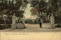 Entrance to Fort Dallas Park Postcard