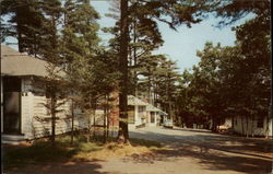 Hinckley's Dream-Wood Motor Court Postcard