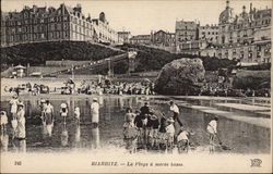 La Plage a maree basse Biarritz, France Postcard Postcard