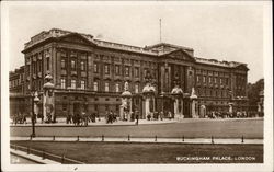 Buckingham Palace London, England Postcard Postcard