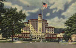 The Broadmoor Hotel and Its Surrounding Wings Postcard