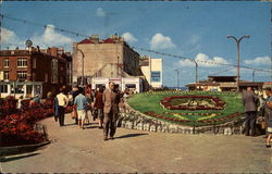 The Floral Crest - Western Gardens, Isle of Wight Postcard