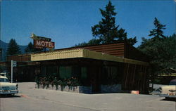 Wyatts Motel Willow Creek, CA Postcard Postcard