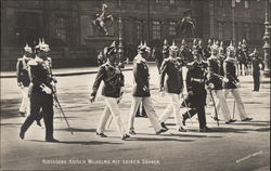 Kirchgang, Kaiser Wilhelms mit seinen Söhnen Postcard