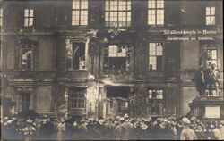 Street fighting in Berlin / Straßenkämpfe in Berlin Postcard