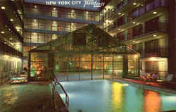 Trave Lodge At New York City, 515 - 510 W 42nd St Postcard Postcard