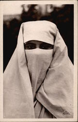 Une femme voilée Postcard