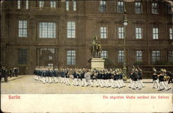 Berlin, Die Abgeloste Wache Verlasst das Schloss Postcard