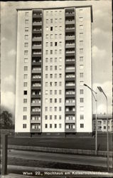 Wien 22., Hochhaus am Kaisermühlendamm Austria Postcard Postcard