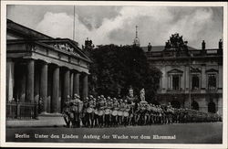 Unter den Linden - Aufzug der Wache vor dem Ehrenmal Berlin, Germany Postcard Postcard