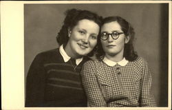 2 Young Ladies Postcard