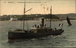 Morgat - Embarquement du Bateau de Douarnenez Postcard