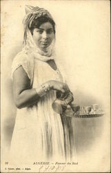 92 Algérie - Femme du Sud Postcard