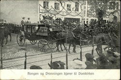 Kongen og Dronningen kjorer til Domkirken Norway Postcard Postcard