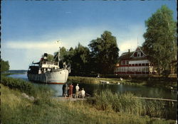 Gota Kanal-idyll vid Kanalhotellet Karlsborg, Sweden Postcard Postcard