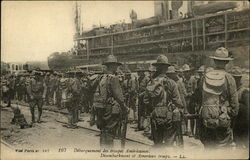 Débarquement des troupes Américaines. - "Disembarkment of American Troops" Postcard