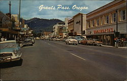 Street Scene, Grants Pass Oregon Postcard Postcard