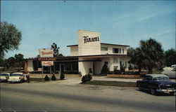 Street View of Hinson's Restaurant and Cocktail Lounge Postcard