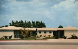 The Dilly Motel and Apartments Postcard