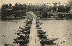 Passerelle sur la Marne construite avec les bateaux de peche Chateau-Thierry, France Postcard Postcard