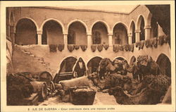 Cour intérieure dans une maison arabo. Postcard