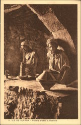 Potiers Arabes à Guallala Tunisia Africa Postcard Postcard