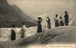 Touristes Traversant la Mer de Glace Postcard