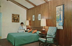 Executive Suite, Pickwick Motor Inn Postcard